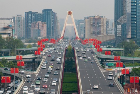 迎國(guó)慶！8.6萬(wàn)余面國(guó)旗裝點(diǎn)成都街頭